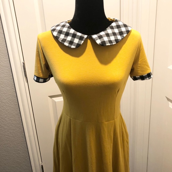 ❌SOLD❌Plaid Peter Pan Collar Dress - Picture 2 of 6